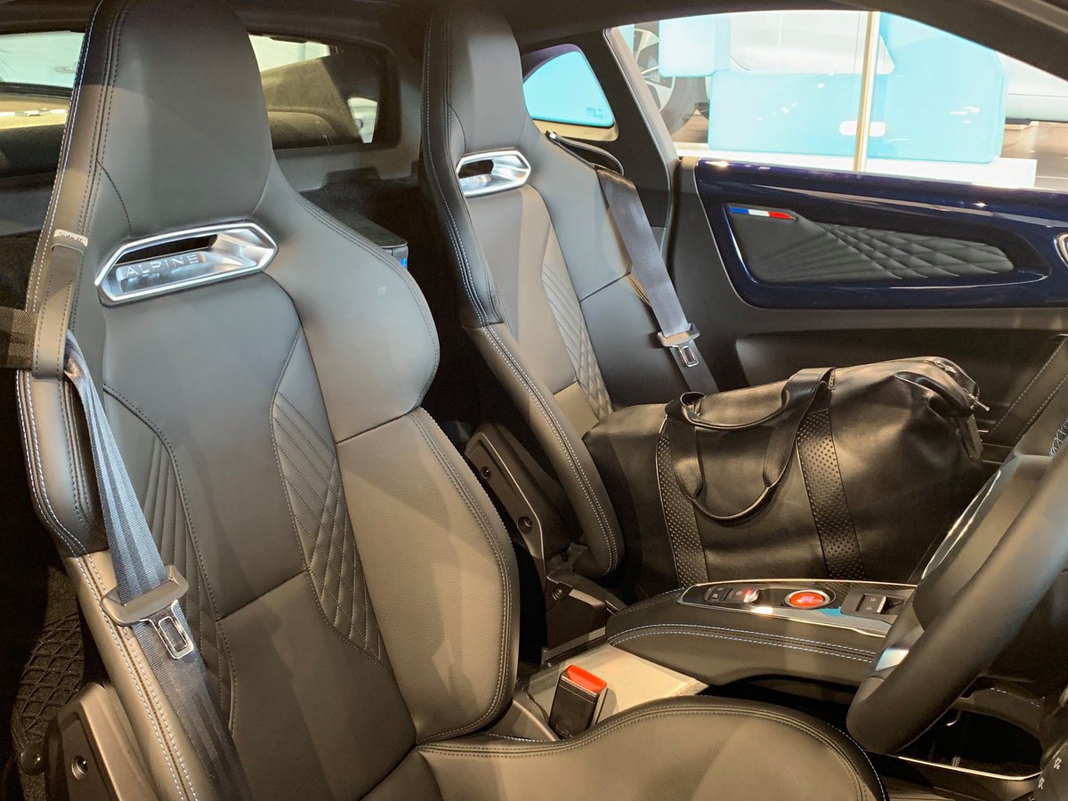 AlpineCentre's tweet photo. It’s going to be a beautiful #bankholiday weekend ☀
The #AlpineA110 is the perfect getaway car, especially with its bespoke luggage adapted to your Alpine. 

View the full range here: https://t.co/V8ugsK98vv 
#AlpineCars #AlpineCentreWinchester https://t.co/6lNRnRZizC