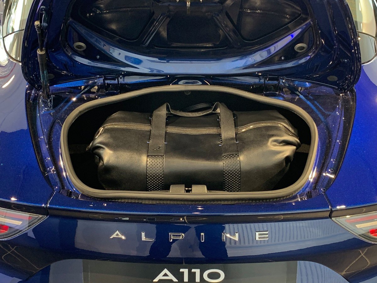 AlpineCentre's tweet photo. It’s going to be a beautiful #bankholiday weekend ☀
The #AlpineA110 is the perfect getaway car, especially with its bespoke luggage adapted to your Alpine. 

View the full range here: https://t.co/V8ugsK98vv 
#AlpineCars #AlpineCentreWinchester https://t.co/6lNRnRZizC