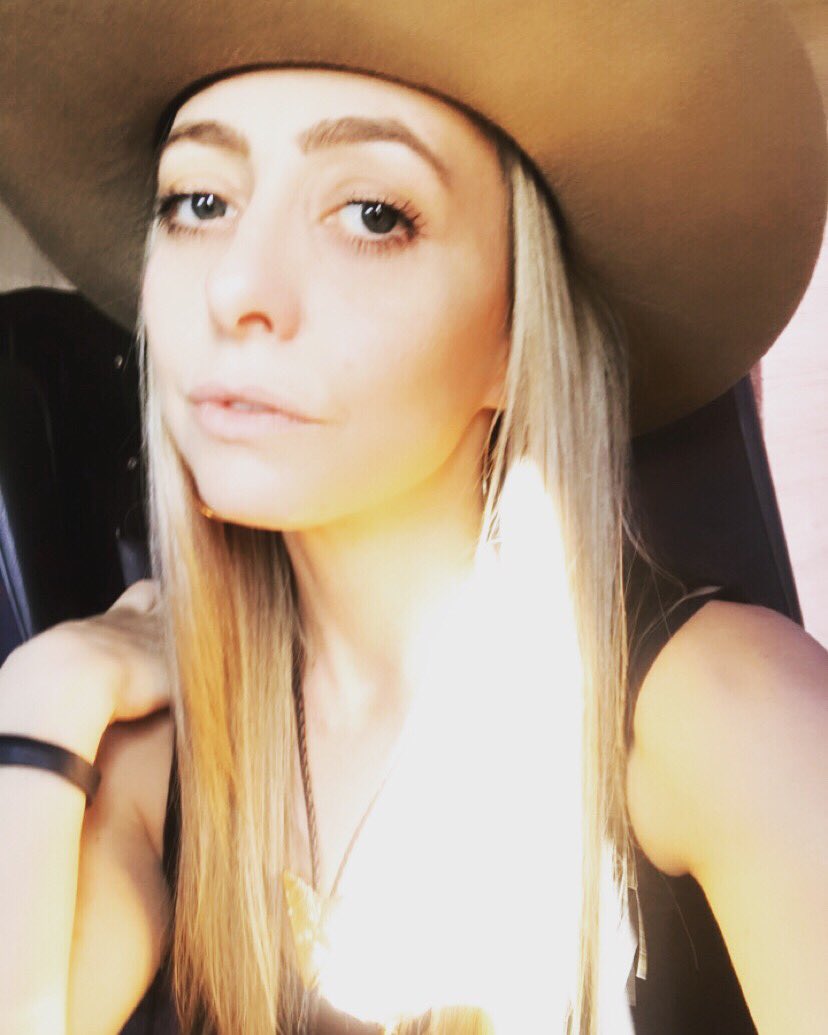 I’m playing 5-7pm today at The Hop Inn in Harborne 💗 Keeping it old school country on this beautiful day! #birminghamlivemusic #brumgigs #ukcountry #britishcountry #honkytonk #playinglive