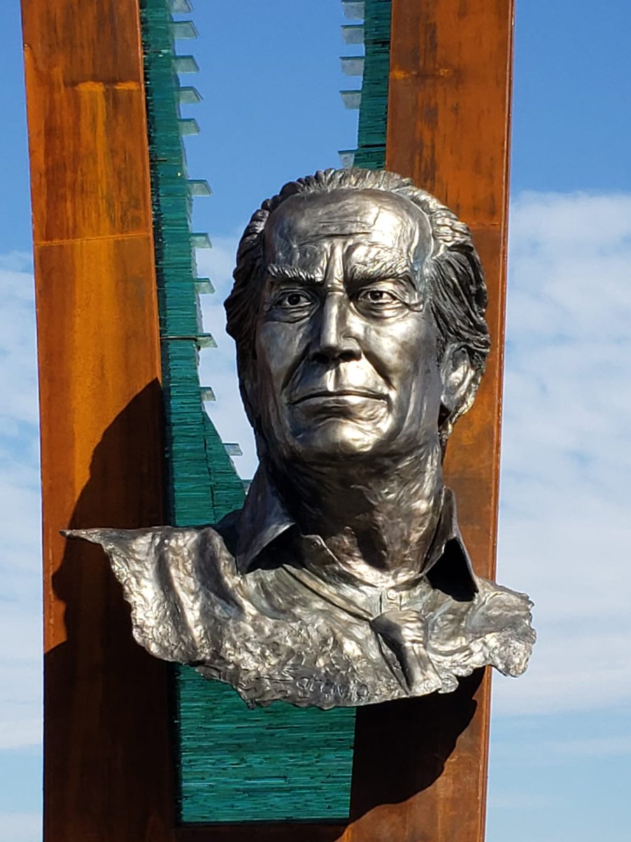 alianzauy's tweet photo. AHORA / Inauguración del monumento a Wilson en Avda de las Américas y Avda. Wilson Ferreira Aldunate con la presencia de @jorgewlarranaga, @jorgegandini, @charamelorichar, Alberto Zumarán Silvia Ferreira y figuras del ámbito político y social https://t.co/5IwfKcnFdn