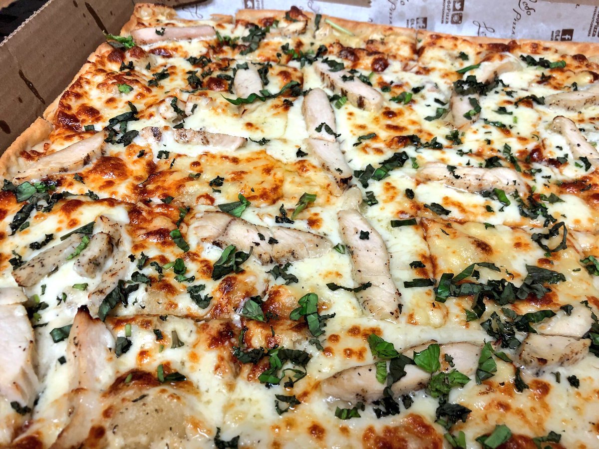 LedoPizza's tweet photo. 💥 #FridayFeeling GIVEAWAY 💥
WE ARE GIVING AWAY (1) 
$50 #LEDOPIZZA GIFT CARD! 

RETWEET AND FOLLOW TO BE ENTERED TO WIN! 
(1 winner picked randomly at 10pm on 8/23/19) https://t.co/h63WBHfzZR