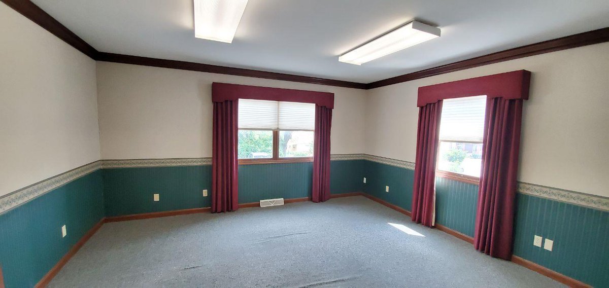 HoetingRealtor1's tweet photo. NEW 2-story Office feat. 5 private offices, reception area, conference room, and 2 restrooms.  Handicap accessible!
Located on high traffic Werk Road in Westwood.
https://t.co/oiyj3Ljagv #NewListing #RealEstate https://t.co/Q1fgD2Vmpp