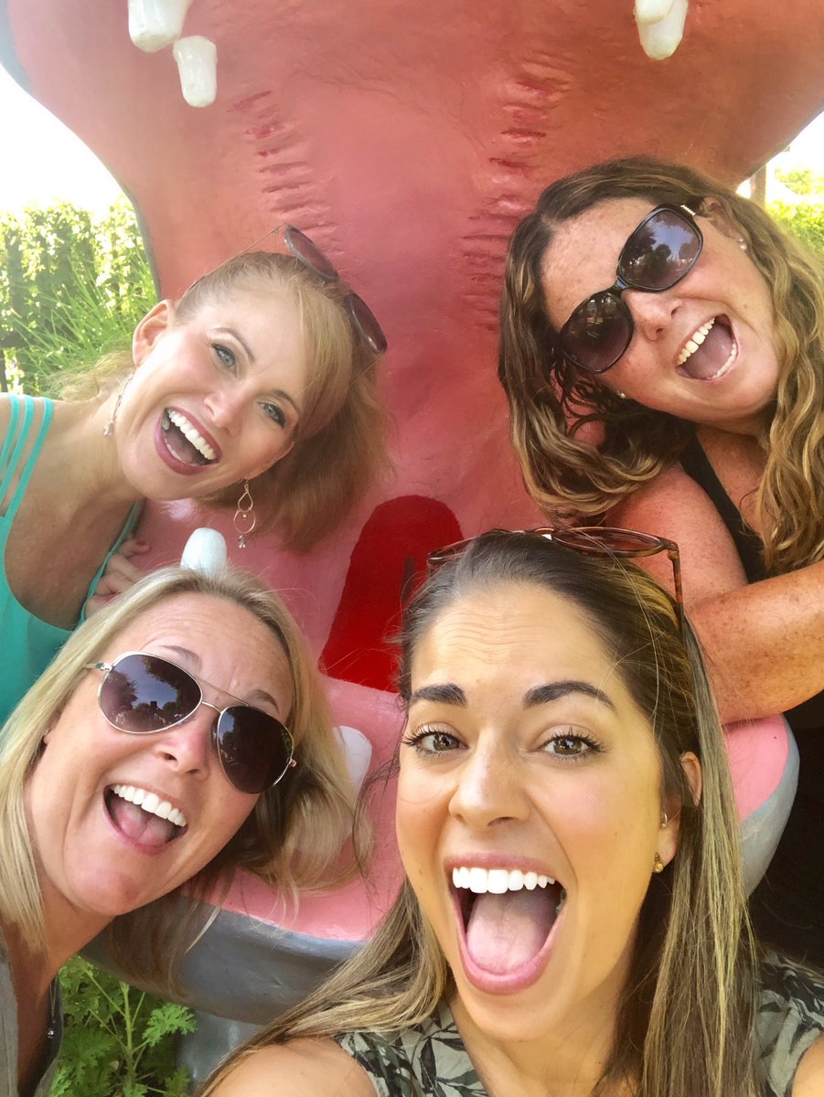 onceuponarcese's tweet photo. SCREAMING for joy to be back at school with my Cooke-ees! A little putt putt in the what what for some team building was so much fun at Jungle golf 🏌🏼‍♀️🍪🖍 #Casadecooke https://t.co/CTUrPCzmrq