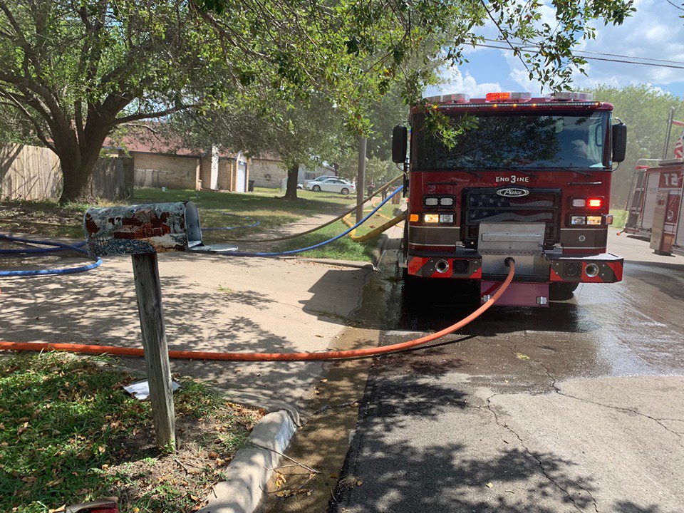 SiddonsMartin's tweet photo. Great shots of Killeen's new Engine 3, a Pierce Enforcer pumper, on its first first-due fire! #PierceOnScene #PiercePerformance https://t.co/T3YWrKPQwS