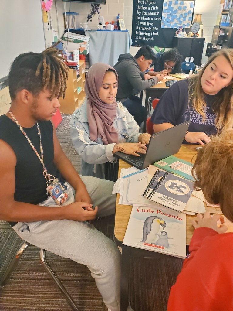 Byingtonprek's tweet photo. Did you say student engagement? We said Yes!Literacy project, laughter, "phoneless" and human connection- recipe for best practices❤
#workbaselearning
@Byingtonprek @Karns_Baseball @KarnsAVID @CTE4KCS @HVAHawks https://t.co/anQJiVGZtz