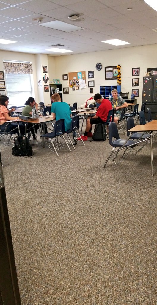 KleinOak's tweet photo. It's the 1st week of school &amp; this is what's happening at KO after the buses roll. So awesome seeing the level of commitment &amp; dedication of our students &amp; teachers!🥳🎉 #Oakem #P2PinAction #Promise2Purpose #OsUp #KleinFamily https://t.co/pJNqBr6vym