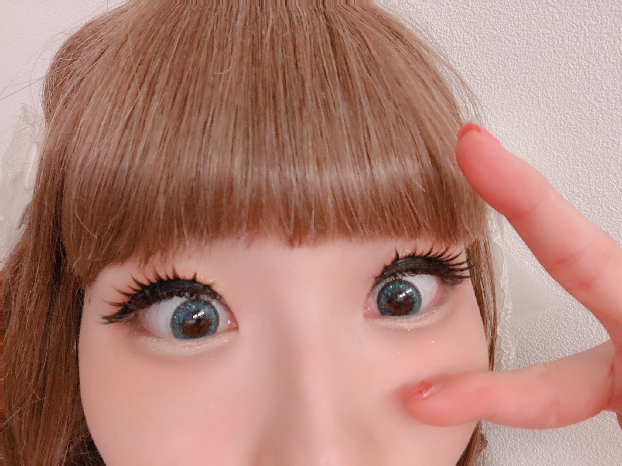 ピンキー 藤咲彩音 ちなみに今日のあやねドール 初音ミクちゃんとコラボの Magical Blinc の歌姫の瞬きカラコン を付けてみました ミクちゃんっぽい色合いでとっても可愛い イラストのドールちゃんが目が緑っぽくてこれは という閃き