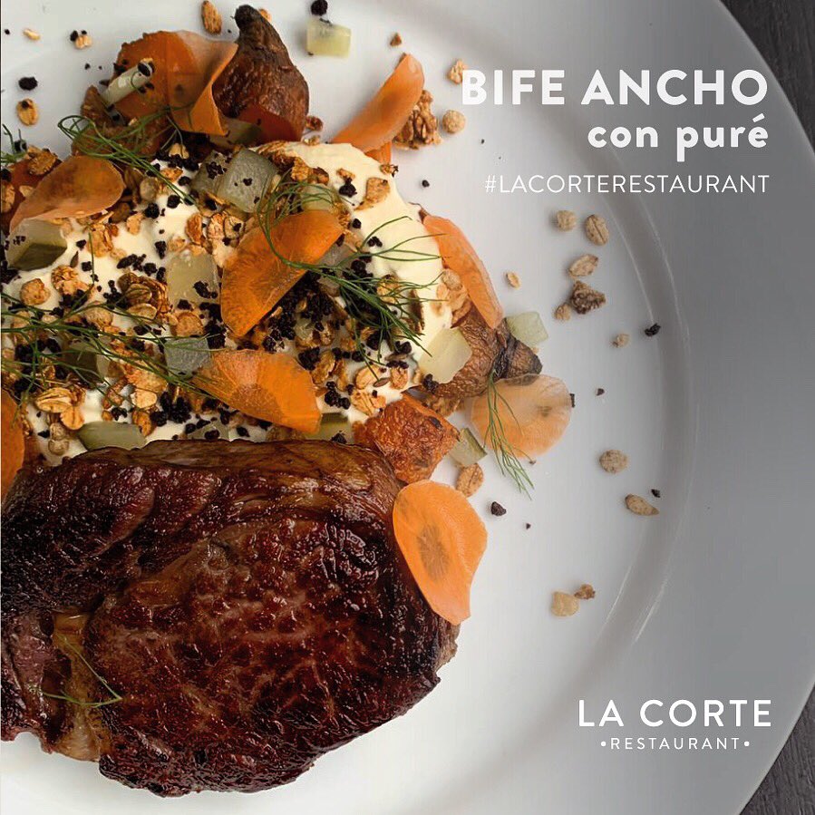 ¿Y si terminas la semana con esta deliciosa sugerencia del día en #lacorterestaurant? 
Bife ancho con puré de frijoles, salsa fresca de cebolla y cilantro con sour cream 🤤
