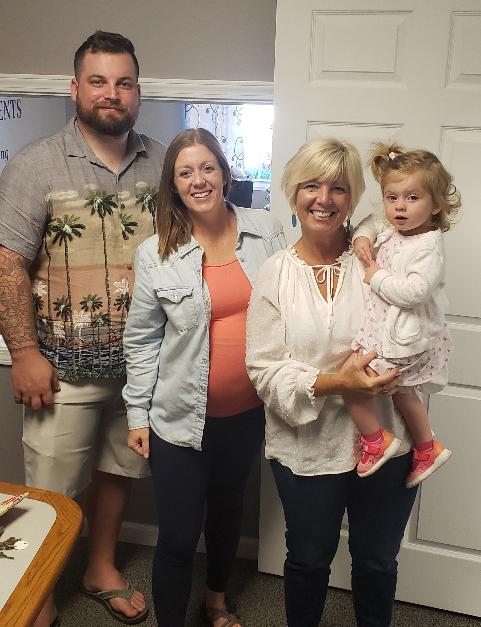 Greentreeshane's tweet photo. Congrats to Hali and Wally on your new home. I am sure your awesome realtor Lisa will miss working with you. π€£π€£π€£
#teamsparky #WeBoughtAHome #HappyHomeowner #BestLenderEver #TheManTheMythTheLender
#MostInterestingLoanOfficerInTheWorld #WhyUseAnyoneElse
#DreamMaker https://t.co/I7GXzFDEYG