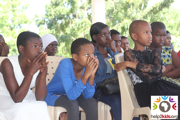 help2kidsorg's tweet photo. help2kids Tanzania : Heath Project - The Health Club

Last Saturday saw the welcome return of the Health Club with a workshop to improve the health of the children by helping them understand how to reduce the risk of getting ill.

#help2kids #Tanzania #Healthykids #HealthClub https://t.co/WyNz7cZlmc