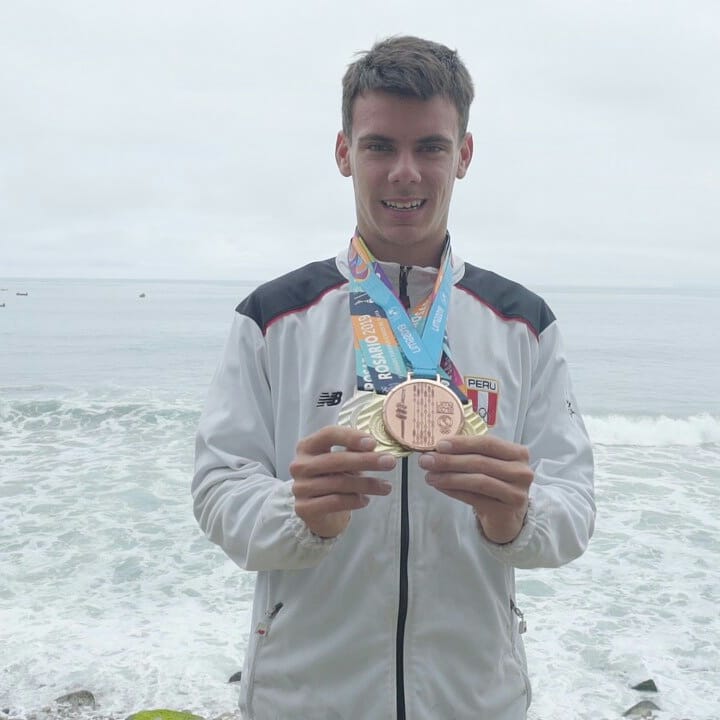 SuenosDeBarrio's tweet photo. HOY a las 8pm por @MovistarDeporPe , no te pierdas una nueva historia en #SDB. Conoceremos a José García, quién sueña con ser un gran surfista. Él será sorprendido por Itzel Delgado 🏄 (medalla de bronce en paddle surf - Panamericanos 2019) en este gran capítulo.

#Surf
#SDB https://t.co/F3v1YTo9sN