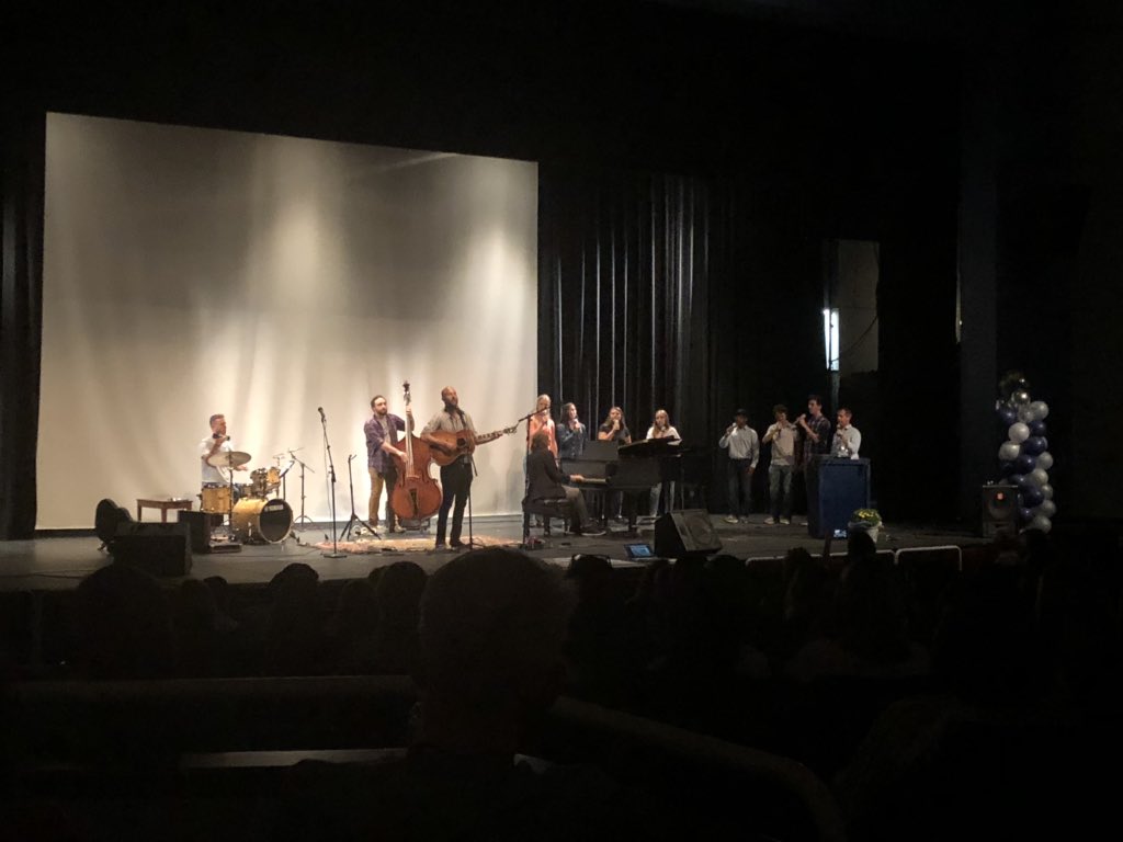 Middlebrook8Red's tweet photo. Once again our former 8Red-ers are making the world more beautiful with their voices (once #8Red always #8Red). To #behumble, to #bekind, it is the giving of peace in your mind. @alternateroutes #abetterworld #wiltonwayct #wiltonconvocation https://t.co/wHuBIykdzw