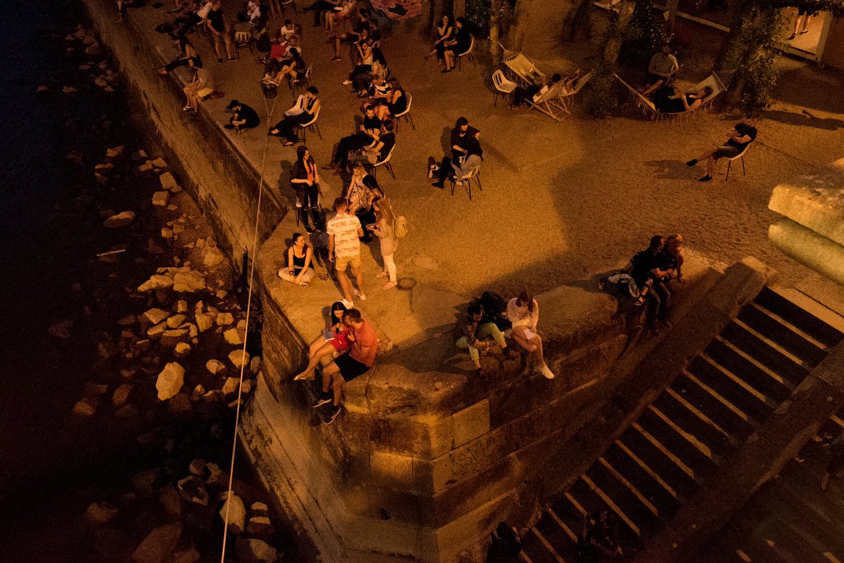 rioproject_eu's tweet photo. Another photo by Sanne de Wilde /
@noorimages from her 2017 series ''Oh my EU". In the image we see a group of young people hanging out in the street. Do you know which city it is? #challenge #reconstructionofidentities #youth #freetime #question #identity #dialogues #Europe https://t.co/i88tsb7Ukj