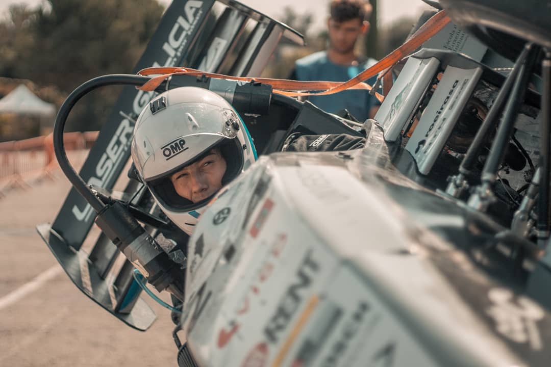 UVigoMotorsport's tweet image. Día 3

Continuamos quemando etapas de la #FormulaStudentSpain

En esta jornada hemos superado el Scrutineering y el Tilt. 

Hoy afrontaremos las restantes pruebas estáticas, cost y desing, y realizaremos las primeras pruebas dinámicas de la competición.

¡¡Seguid atentos!!