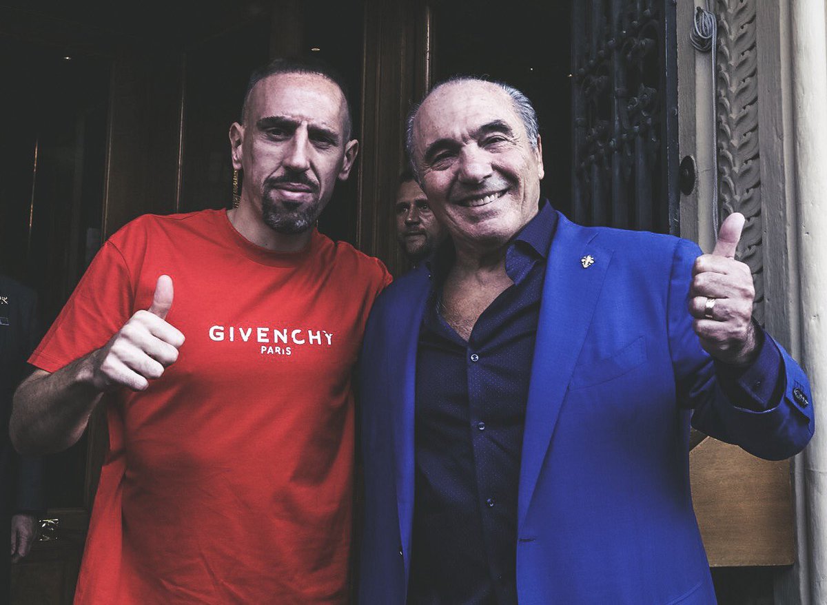 acffiorentina's tweet photo. 👍👍 @FranckRibery &amp; Rocco #Commisso ⚜️ #WelcomeLegend

#ForzaViola #QuestaÈFirenze https://t.co/6NMloy8MPe