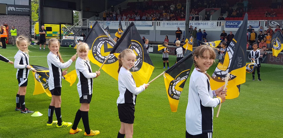 CwmbranTown's tweet photo. Town’s youth enjoyed their day out at Newport County, made better by the home side beating Plymouth 1-0. #crowsdayout #youngcrows #crows https://t.co/ycEYix9urc