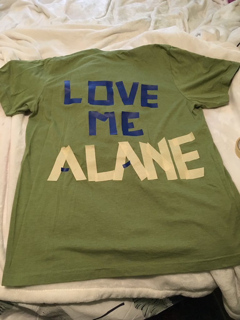 hwhite36's tweet photo. @AlaneAdamsBooks Ok. Back to School outfit made and ready to wear. I think it will win over some new friends. #notaprintmaker #workwithwhatyagot https://t.co/M4rkOMN1iW https://t.co/ASm200PjrP