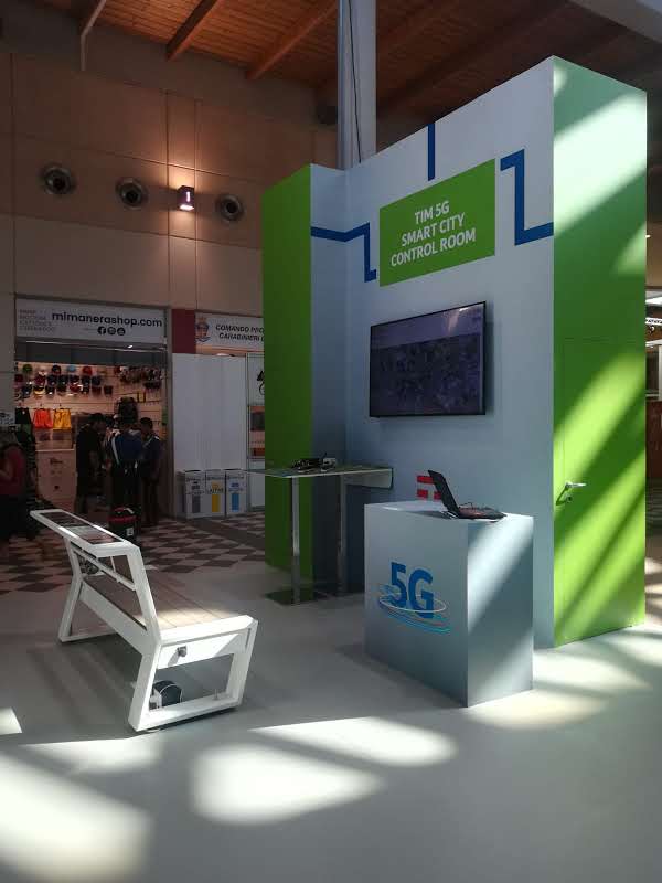 Canavisia's tweet photo. Al @MeetingRimini nello stand di @TIM_Official puoi sperimentare le innovazioni per la Smart City e le #smartbench di @Canavisia #MeetingRimini #SmartCities #innovation https://t.co/GvafqT1AWb