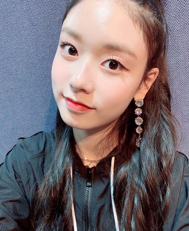 20190823 — Instagram Update 

↳ [#Doah] 
DongDongs Bling Bling ~~ 
My earrings Bling Bling ~~
See You Later, I’ll shine for you ❤️🐰🐰