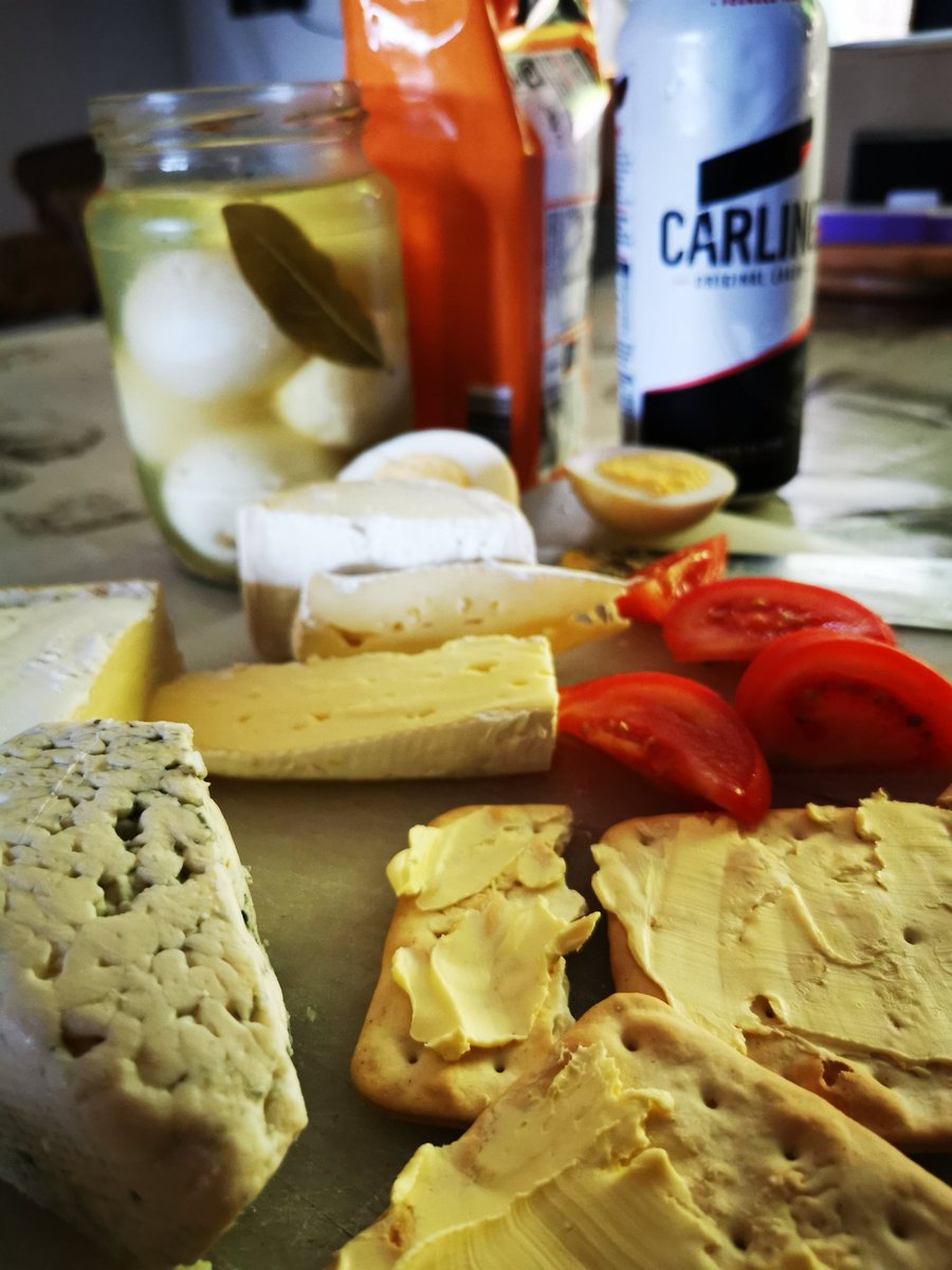 FarmlifeNTL's tweet photo. #harvest19 lunch if ever I saw one π thank you to the Mrs #Farmlifenotthuglife, much appreciated #ploughmans #cheese #Foodies #farmer #farmlife #arable https://t.co/sRMc0rPRaU