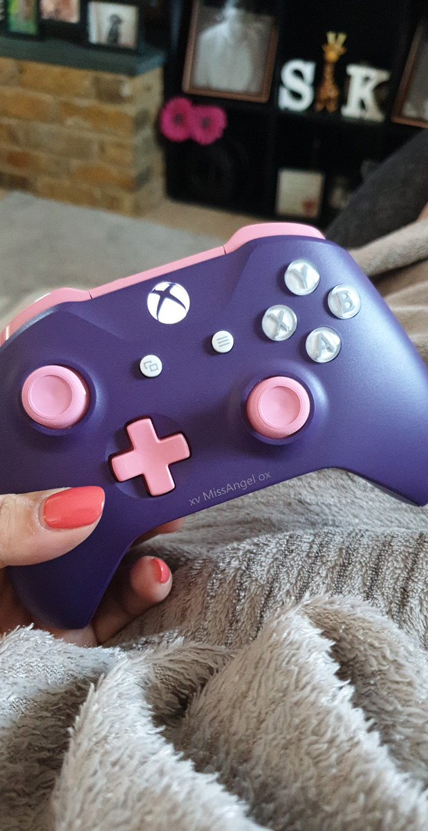 XvMissAngelox's tweet photo. #XboxOne lovely birthday present! 😍 https://t.co/puHvxvtClr