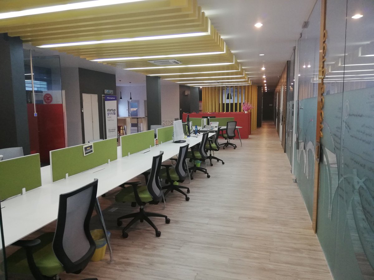 rr_gibson's tweet photo. I've been working out of the @iCubeInnovation coworking space in Kuching, Malaysia. They are just opening up a 24/7 space, would recommend #coworkingtour #coworkingspace #digitalnomad #kuching https://t.co/wxACGNTrIE