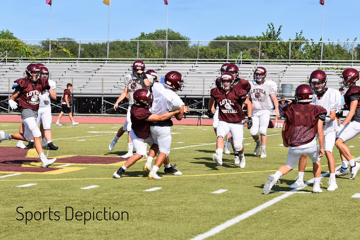 SDepiction's tweet photo. @LAFootballAC 1 WEEK, YES 1 short WEEK till LA Soph π! The D-Line will be ready to take on St. Laurence at 5:00 and show everyone The Ramblers, have come to PLAY! @dannycollins24 @phay2326 @_ed41 @James_Kyle88 #FutureLAVarsity https://t.co/x8Ek0P2Ekk