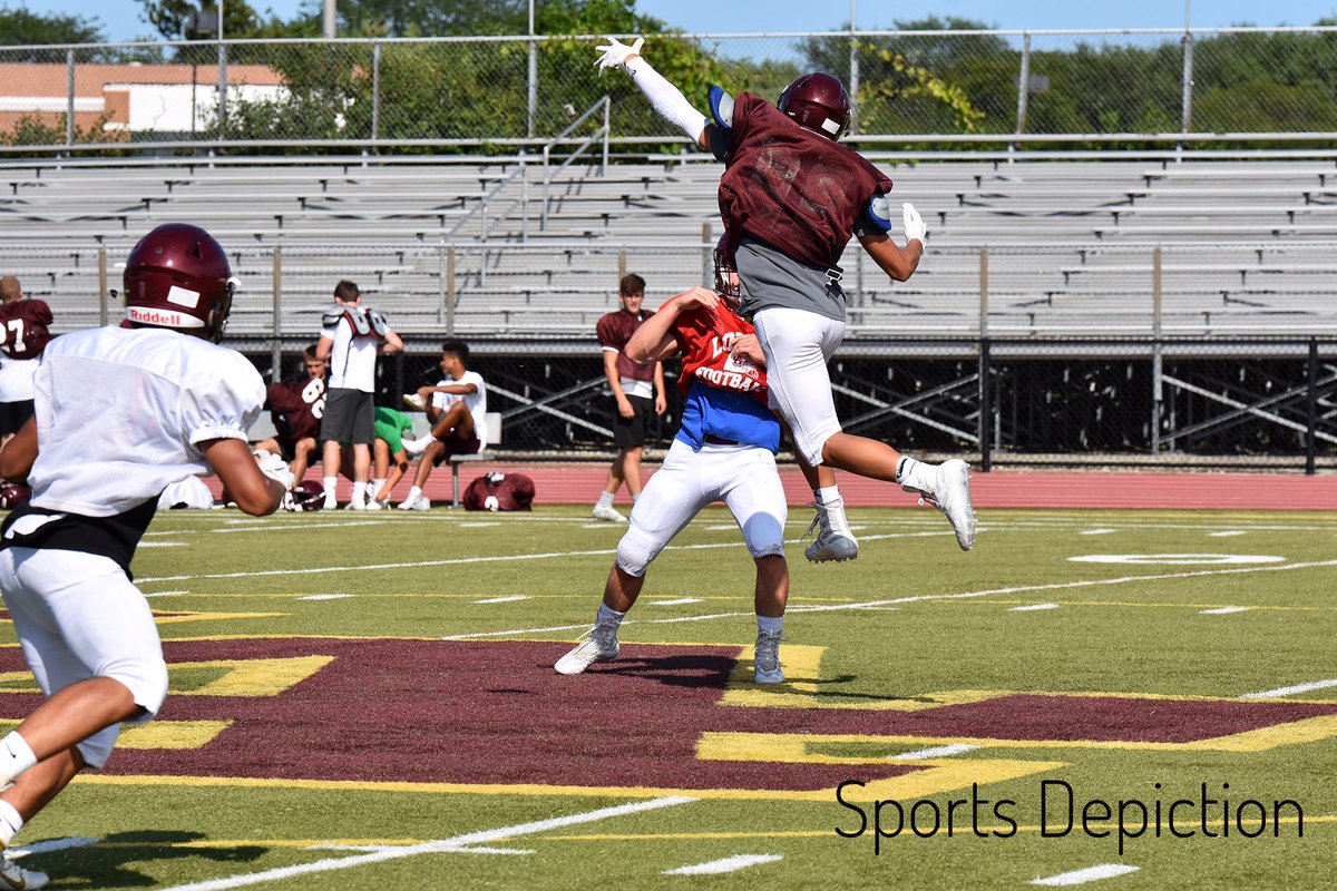 SDepiction's tweet photo. @LAFootballAC 1 WEEK, YES 1 short WEEK till LA Soph π! The D-Line will be ready to take on St. Laurence at 5:00 and show everyone The Ramblers, have come to PLAY! @dannycollins24 @phay2326 @_ed41 @James_Kyle88 #FutureLAVarsity https://t.co/x8Ek0P2Ekk