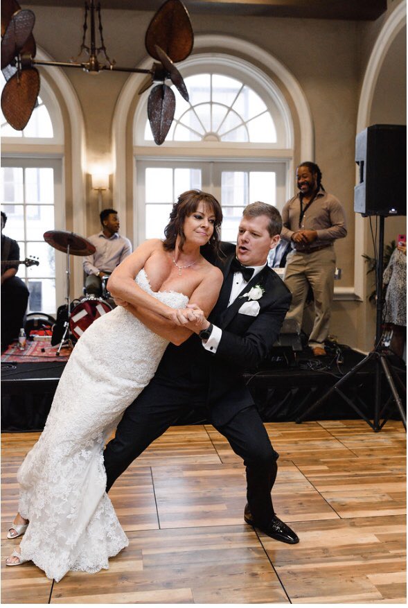 We are dancing our way into the weekend!!! 

📷 by: @riverland_studios 

#trustpinnacle #charlestonwedding #charlestonweddingplanners #themillshouse #explorecharleston #itsfriday #weddingweekend #firstdance #downtheaisle