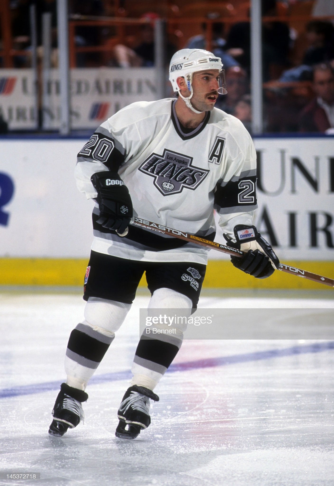 Happy birthday to former center Ray Ferraro ( who was born on August 23, 1964. 