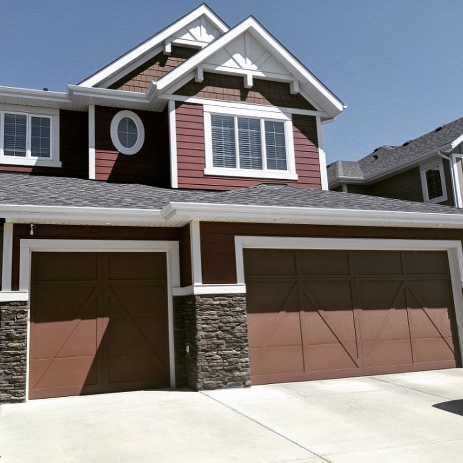 403PAINTER's tweet image. That’s much betttttter 🥰🤩
There’s not much summer left. If you still want your #exteriorpainting done this year then don’t wait! To get a quote, visit: tinyurl.com/403painterrequ… 
#summersalmostover #beforeandafter #403painter #supportlocalyyc #cloverdalepaint #auburnbay