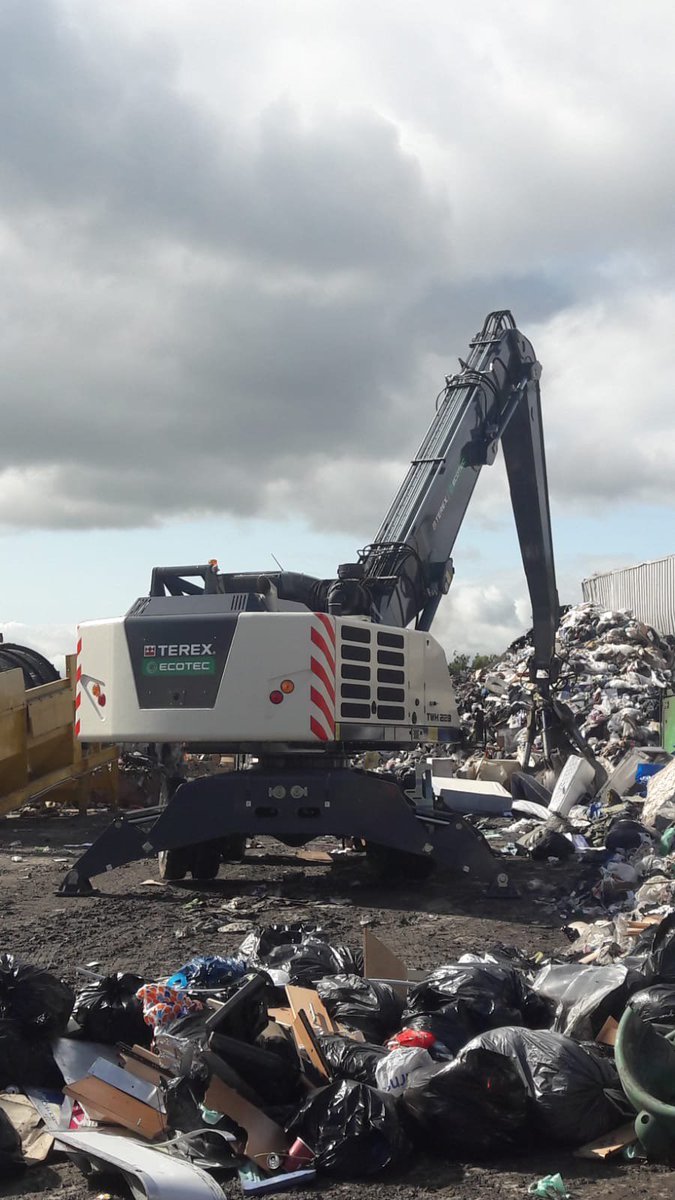 warwickward's tweet photo. The brand new Terex Ecotec TWH 228 didnt hang around for long! Now in its new home working hard on a customers site! #TerexEcotec #TWH220 #warwickward #TerexEcotec #Wastehandler #TWH https://t.co/3ETAcD8YGl