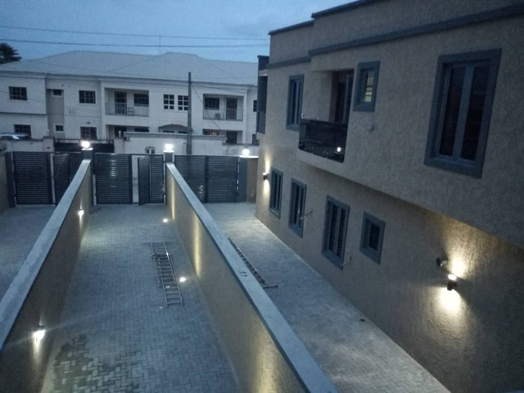 TrafficChiefNG's tweet photo. *** PROPERTY FOR SALE ***

Brand New and furnished units of Detached &amp; Semi-detached Duplexes for Sale @ Ajah-Lagos.

Features: 4 Bedroom + BQ
Price: N42m (Detached), N40m (Semi-detached)
Title: Gov. consent
Contact: 08034657590, 08157545383 (@victoranumba) https://t.co/J0B7okIB99