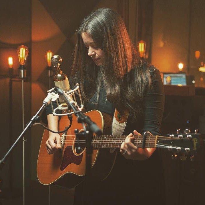 musicatheshed's tweet photo. Tonight we have Emily Scott Robinson, one of Rolling Stone's "10 New Country and Americana Artists You Need to Know", LIVE at The Shed!!
#EmilyScottRobinson #ThePottersShed #TravelingMercies #Americana #Roots #Bluegrass #Folk #Music #LIveForLiveMusic #ShellLake #WashburnCounty https://t.co/02wKYiKjIA