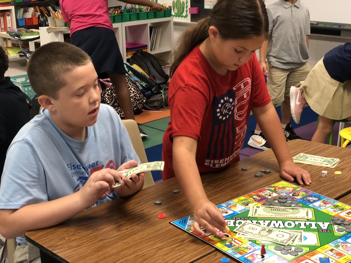 JulieC8466's tweet photo. #PowerWalkMoment Thankful for an Eagle Dad 💙 who volunteers with a math station group and offers compliments to the amazing teachers at Eisenhower! #EagleNation #EagleDad💙 https://t.co/S5u7FwZdFm