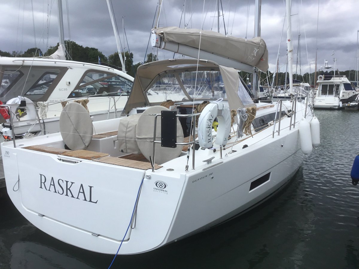 First glimpse of 'Raskal' the new @_DufourYachts_  Grande Large.  We are delighted to say 'Raskal' will be joining the FlexiSail Fleet in December 2019.  Just stunning 😀 Visit her @SotonBoatShow and come and see us about membership!
#yacht #boating #sailing #sail #yachting