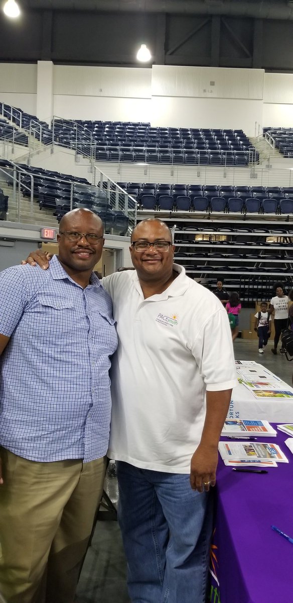 StevenLHolloway's tweet photo. Steven Holloway and Damion Walker, Anthony Graves Smart Justice Advocates serving HISD students at the Back to School Bash 
https://t.co/Uocnoy3I3g https://t.co/sRxBgFAn9X