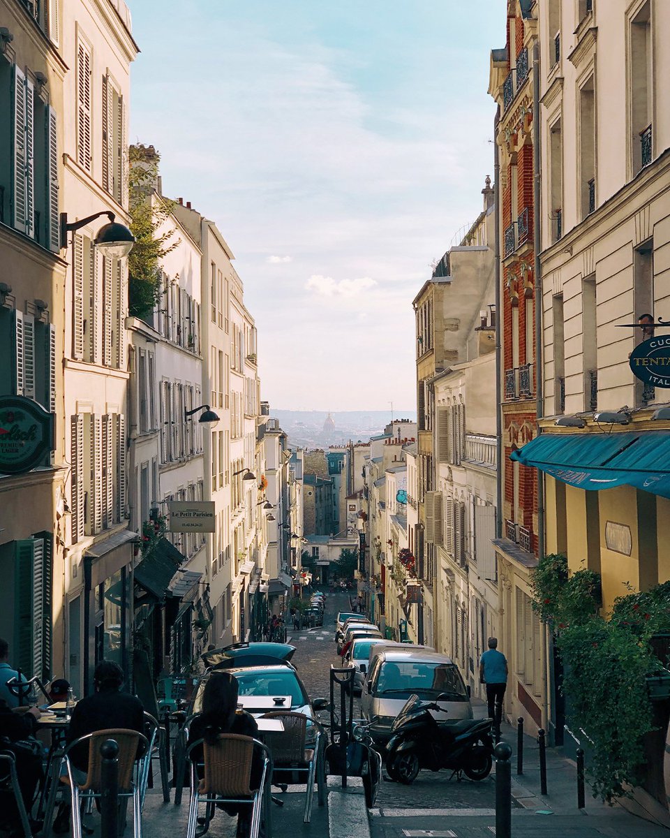 See the small side of the #GrandeNation. With its narrow alleys, Butte #Montmartre is the famous home of painters, writers and musicians. Another must-see is the view at #SacréCœurBasilica across the city. When will you say Bonjour at #MotelOne #Paris? #moteloneparis #designhotel