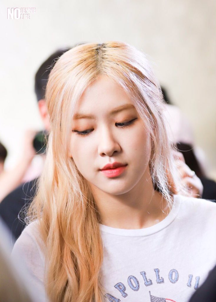 roseyarchive's tweet photo. 190816
cr. noJENNIEnoLIFE https://t.co/hrD9fB3liH