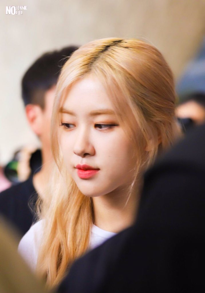 roseyarchive's tweet photo. 190816
cr. noJENNIEnoLIFE https://t.co/hrD9fB3liH