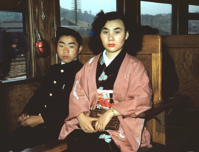 米澤光司 Beのぶ 昭和史探偵 Twitterissa 昭和年代のカラー写真より 今から見たらサザエさんの髪型ってかなり特異だけど 昔の流行の 髪型だったんですね 裏昭和史 昭和レトロ 米澤光司 Beのぶ 昭和史探偵 Twitterissa 昭和年代のカラー写真より 今から見たらサザエさんの髪型ってかなり特異だけど 昔の流行の 髪型だったんですね 裏昭和史 昭和レトロ