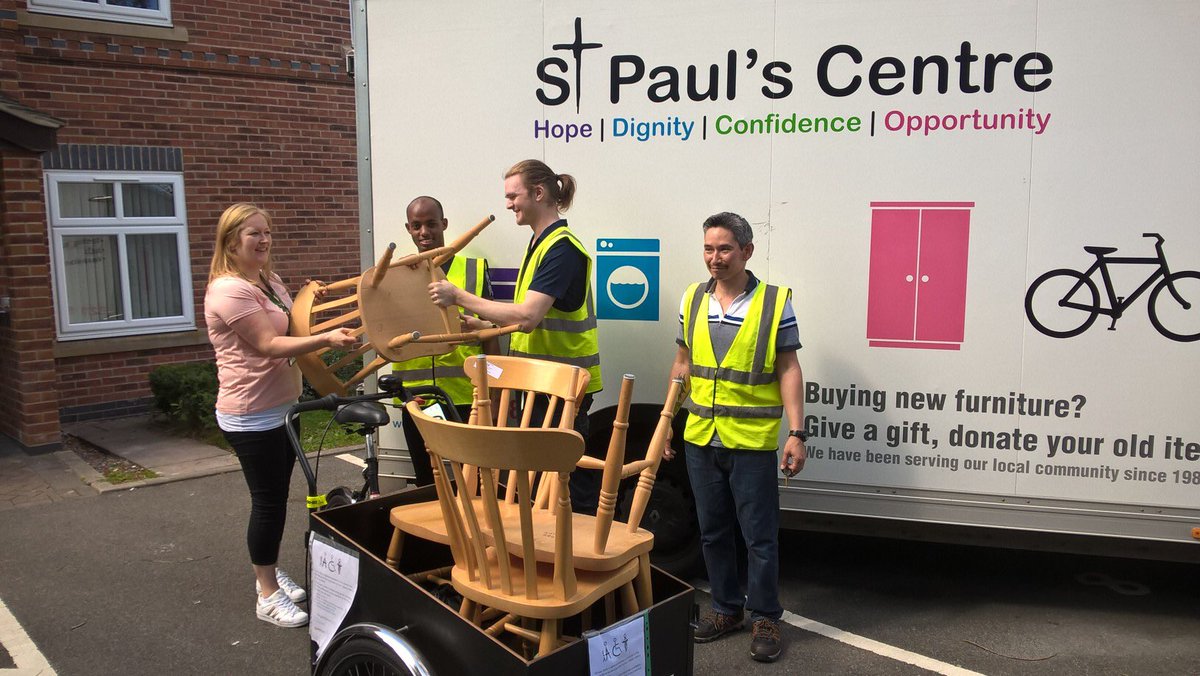 ActiveTravelCre's tweet photo. Three chairs for the cargo bike!
Delighted to again help deliver to displaced #beechmere residents in Crewe, thanks to @DTmcheshire helping build storage and keep lanes open for bikes: quicker than the van!
@MBCyclingTM @Suzie_AS https://t.co/qAUHd16m00