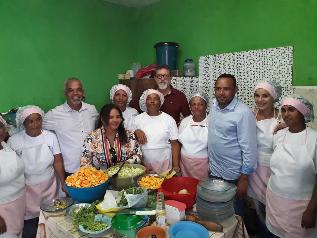 AfonsoFlorence's tweet photo. Em Araci, com o companheiro Rosival Leite, superintendente da Suaf, Tiziu Rocha, no Ato da Agricultura Familiar, com a participação das organizações da agricultura familiar e dos movimentos sociais (#Sintraf, #Fetraf, #Moc, #CooperativaCaruá, #Apaeb). https://t.co/x7hJTC7GIE