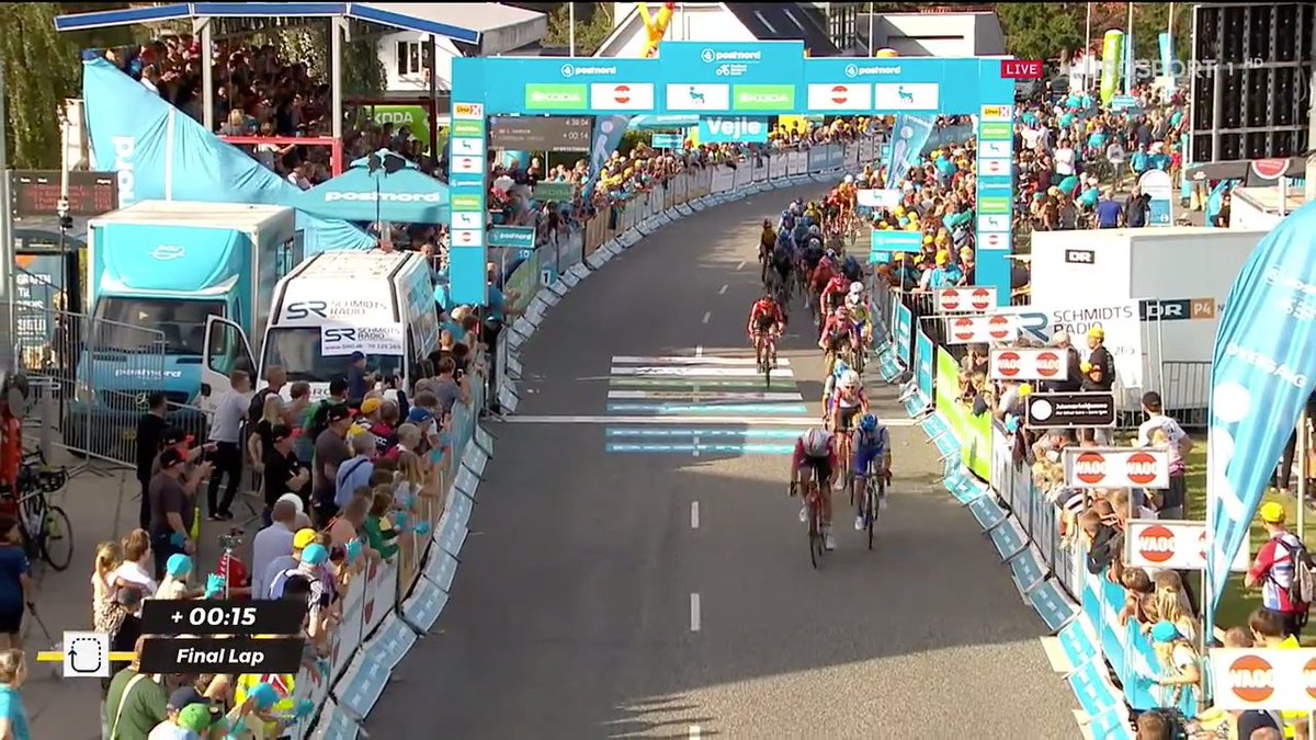 #PNDKR19🇩🇰 

<a href="/flo_stork97/">flo_stork97</a> and <a href="/LouisVervaeke/">Louis Vervaeke</a> are riding strongly near the front of the peloton, while 6 riders are 15" ahead of the bunch as we enter the final lap. 5km to go.