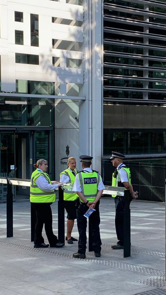 MPSWestminster's tweet photo. #ProjectServator team at our stations, events, attractions &amp; iconic sites today. Welcoming visitors from across the globe &amp; working with our partners to keep London safe @MODPolice @ArmyInLondon @HCav1660 @ukhomeoffice @I_W_M #PowerOfPartnership  #ActionCountersTerrrorism https://t.co/bynpkLSa6u