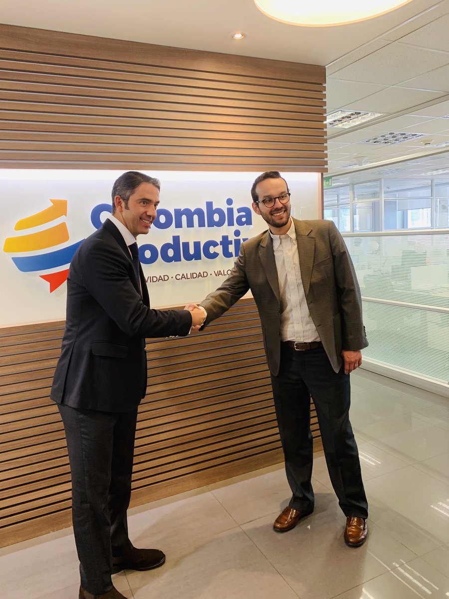 jose_omeara's tweet photo. Firmamos acuerdo de entendimiento entre @colombiacompra y @Col_Productiva para fortalecer a la industria nacional y contribuir a la generación de empleo en el mercado de compras públicas. #ConstruyendoPaís #transparencia https://t.co/p2XbKLcouJ