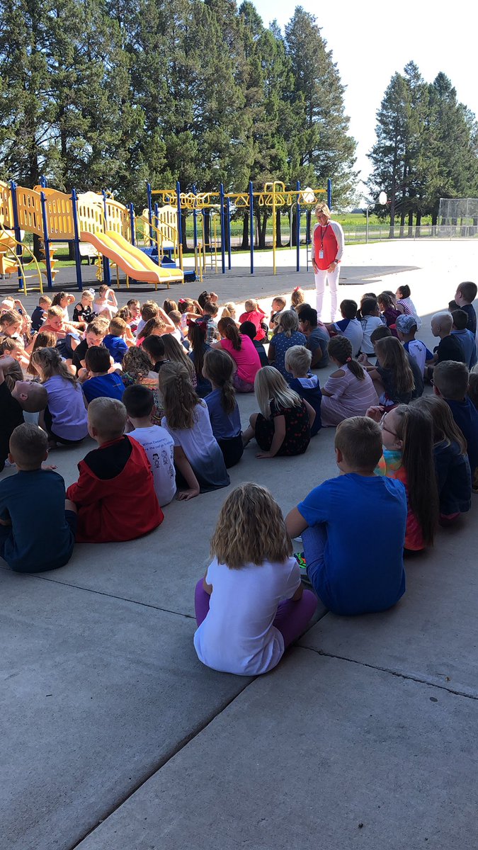 trisha_langley's tweet photo. #recessexpectation #beaverpride#safetyfirst @WiltonElem https://t.co/NjVThM1u45