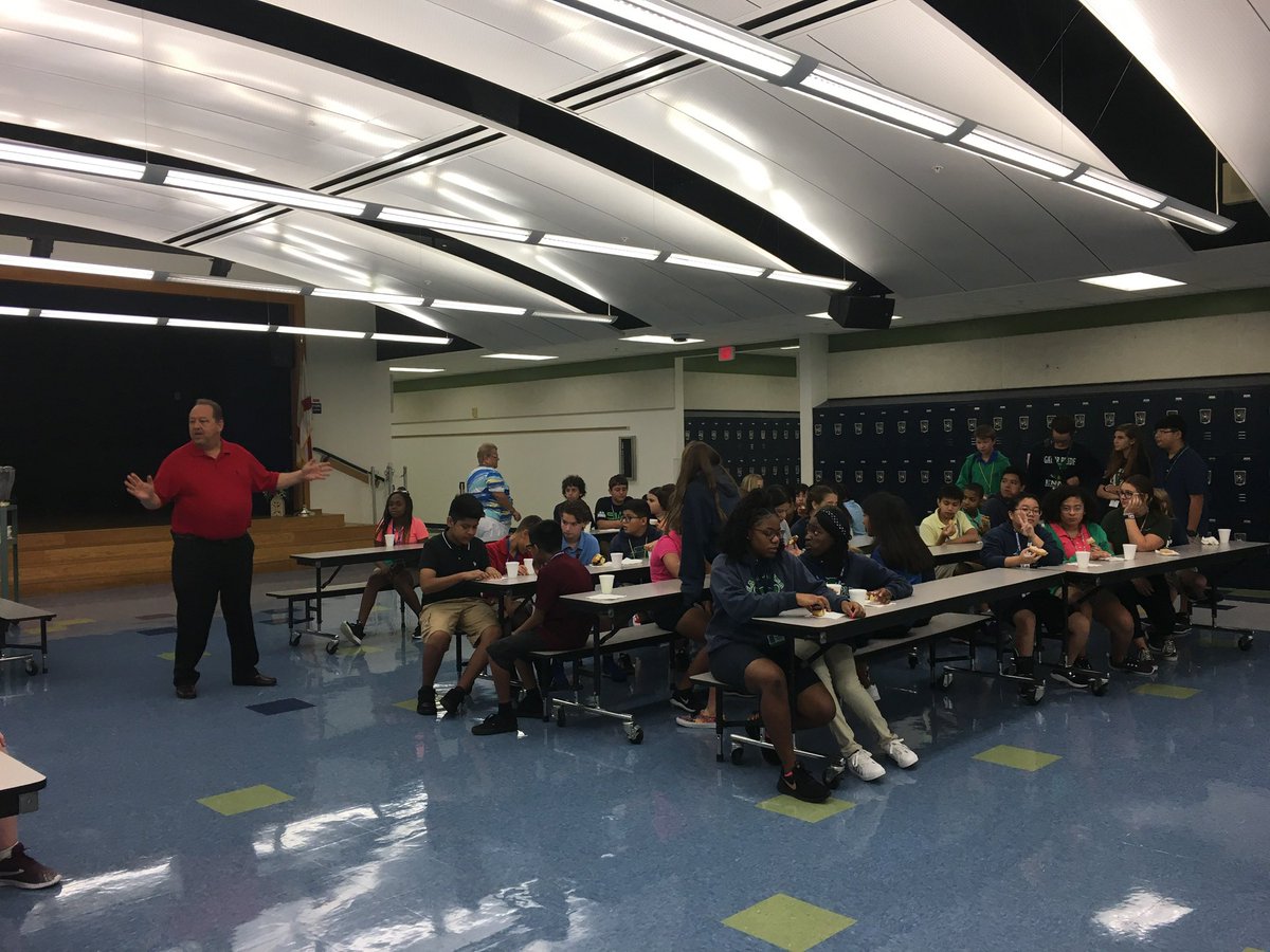 ENMGators's tweet photo. SY 19 Fourth quarter straight A celebration. Way to go gators!!#ccpsfamily #gameongators https://t.co/quoReG10wi