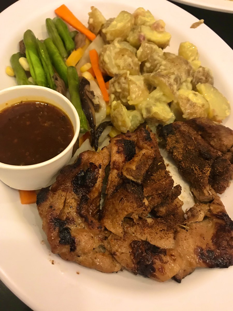 Keanboi27's tweet photo. Dinner! #WorldChicken https://t.co/zLsb1VL6lN
