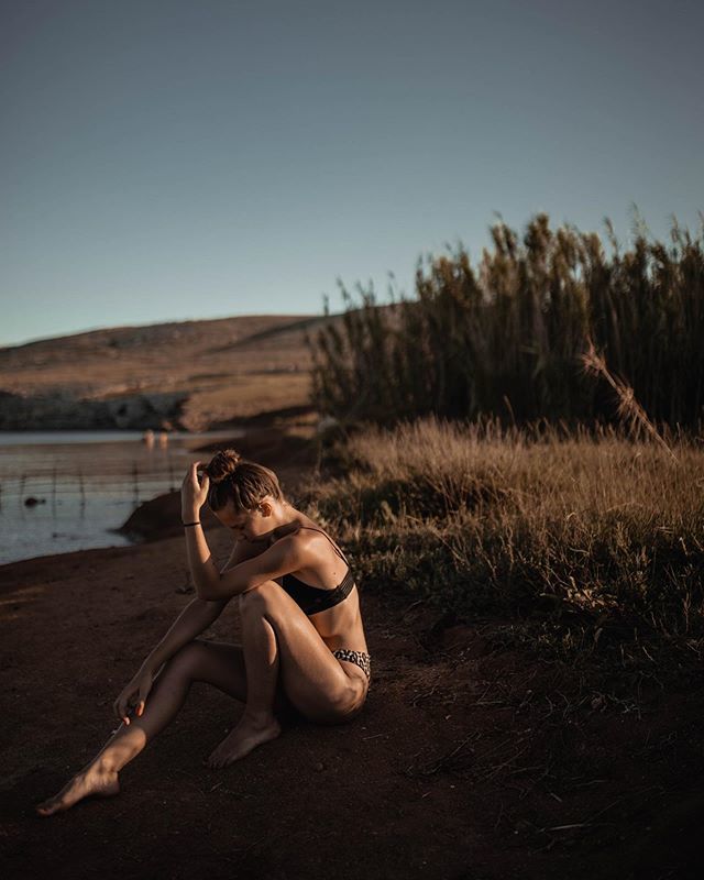partsofthesun's tweet photo. Transition periods always feels so strange, but good at the same time. Summer is ending which means no more shorts and hot nights, but in return you get cozy sweaters and sleepless nights spent on editing work you did through the Summer. Sad that it’s en… https://t.co/KVfli9AMKH https://t.co/CLOlmp3DXe